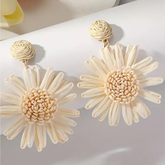 Jewelry - NWT hand woven raffia off white flower earrings